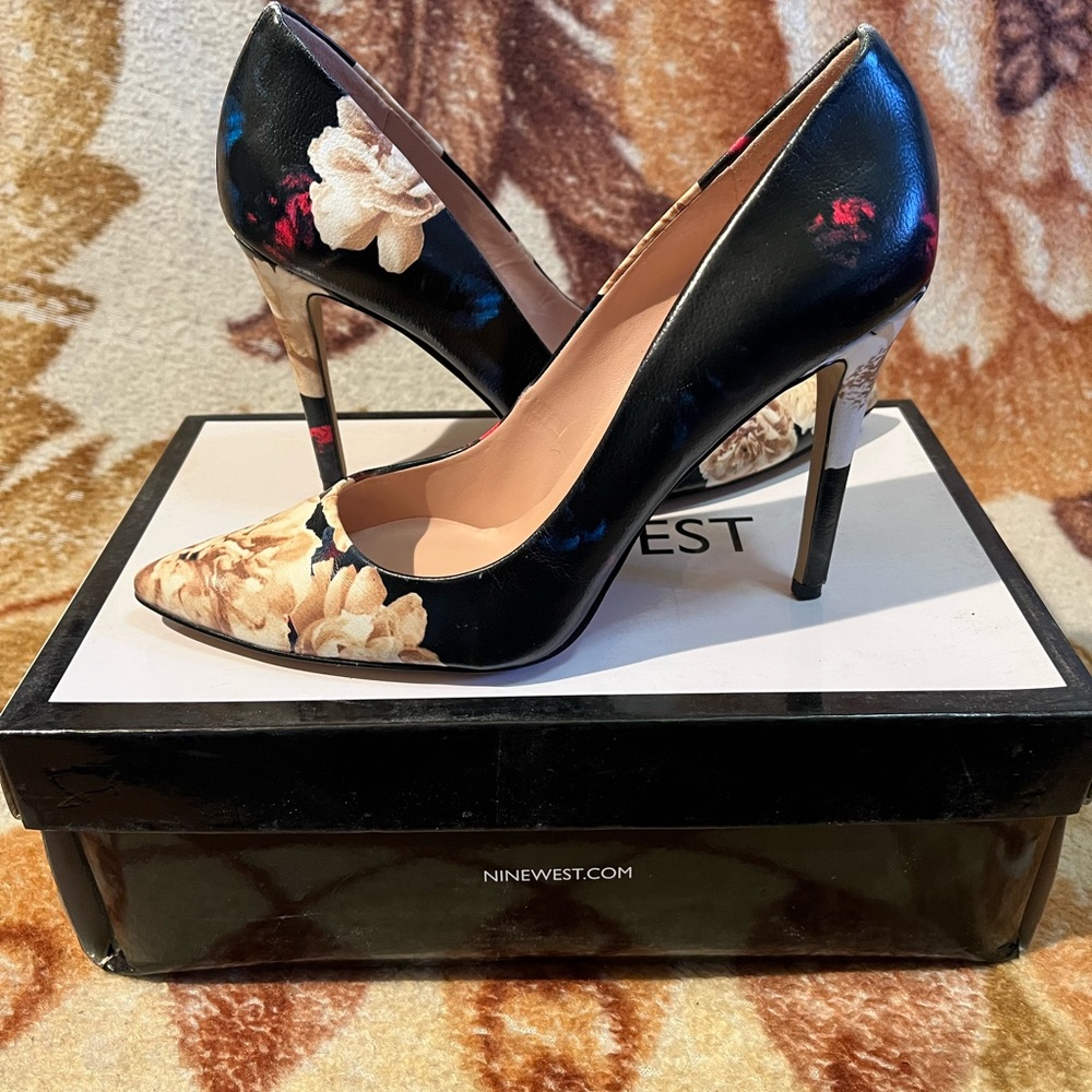 Nine West Black and Cream Floral Pumps